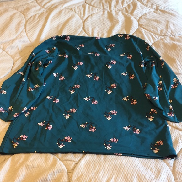 Pretty Ann Taylor SP top with ruched sleeves NWT - Picture 5 of 6